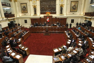 Gobierno de Perú acudirá a tribunal contra leyes que piden "sumas impagables" - MarketData