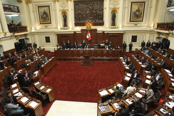 Gobierno de Perú acudirá a tribunal contra leyes que piden "sumas impagables" - MarketData