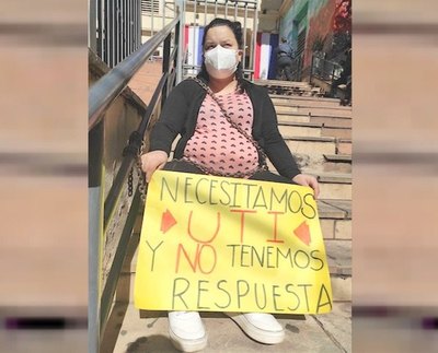Crónica / Se encadenó por una terapia para su padre