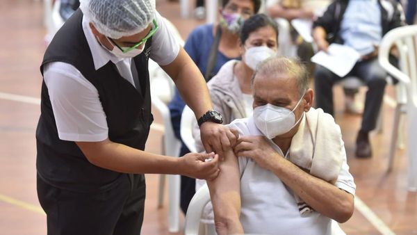 A partir del lunes 17 les tocaría el turno a adultos de 65 años y más