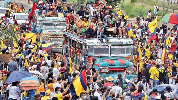 Masiva huelga pone más presión sobre el Gobierno colombiano