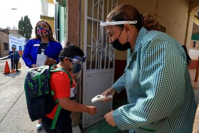 La mayoría de alumnos vuelven a las aulas pero de forma desigual - Mundo - ABC Color