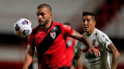 Goianiense cede empate pero se mantiene líder y elimina al Palestino