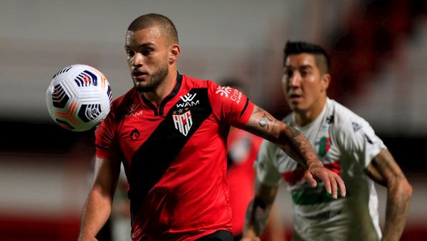 Goianiense cede empate pero se mantiene líder y elimina al Palestino