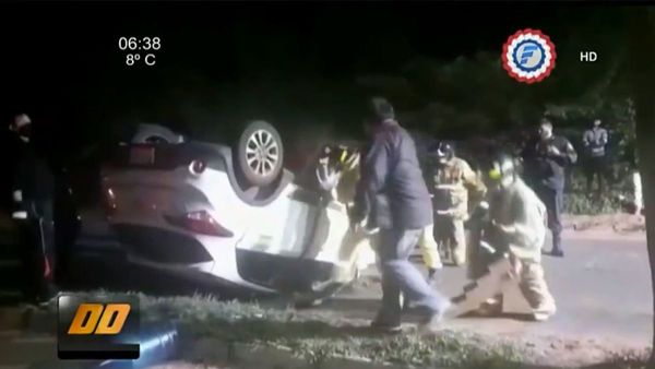 Llevaban a una enferma y volcaron a metros del hospital