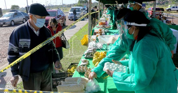 La Nación / Feria granjera: ofrecen productos frescos para el almuerzo del Día de la Madre