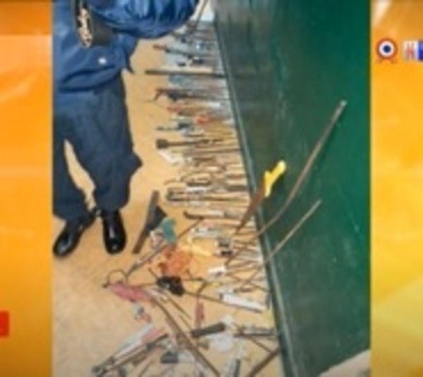 Incautan todo tipo de armas blancas en Tacumbú - Paraguay.com