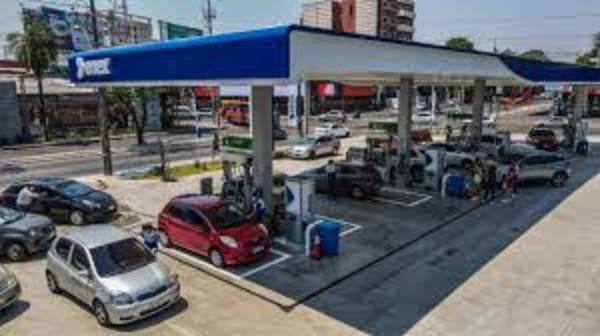 Concejales de capital insisten en favorecer monopolio de estaciones de servicio