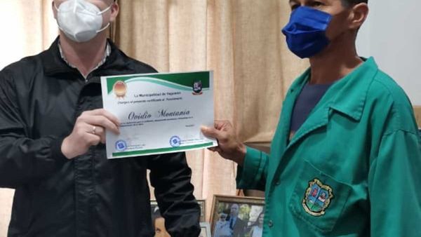 Funcionario honesto fue premiado por devolver billetera