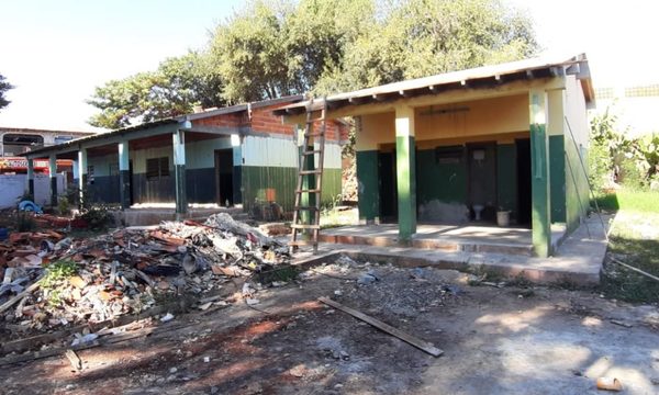 Empresa contratista con retraso en una obra y otra abandonada