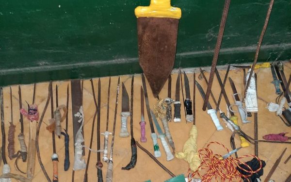 Incautan armas blancas en Tacumbú durante requisa