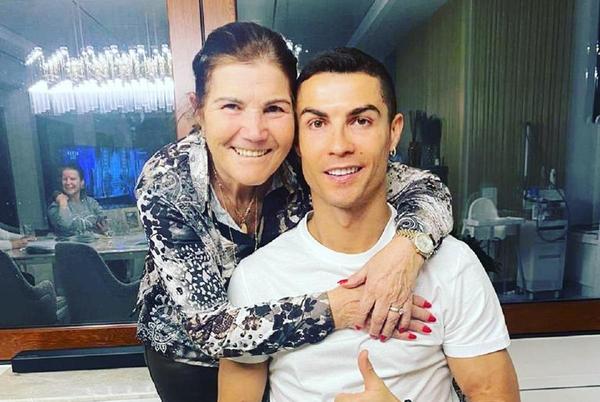 ¿Pega la vuelta? Madre de Cristiano Ronaldo intentará convencer al astro de regresar al club que lo vio nacer