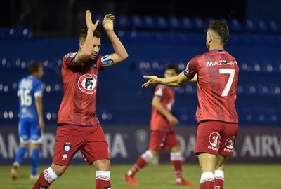 Traspié del 12 en la Sudamericana | Noticias Paraguay