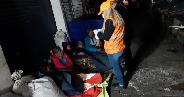 La Nación / Asisten a 30 personas con colchones y frazadas ante bajas temperaturas