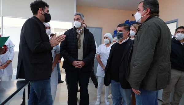 Presidente Abdo habilitó mejoras en hospitales de Santa Rosa y San Juan Bautista