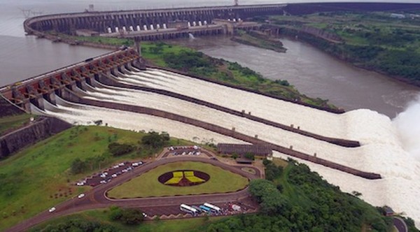 A partir del 2023 'eventualmente' se reduciría tarifa de energía, dice director de Itaipú