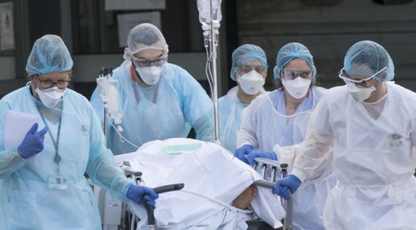 Covid-19: Psicólogos acompañan duro momento de personal de blanco, pacientes y familiares - La Clave