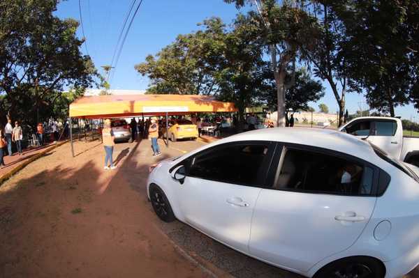 Vacunatorios masivos anti Covid-19 abrirán hasta el mediodía del feriado y fin de semana | .::Agencia IP::.
