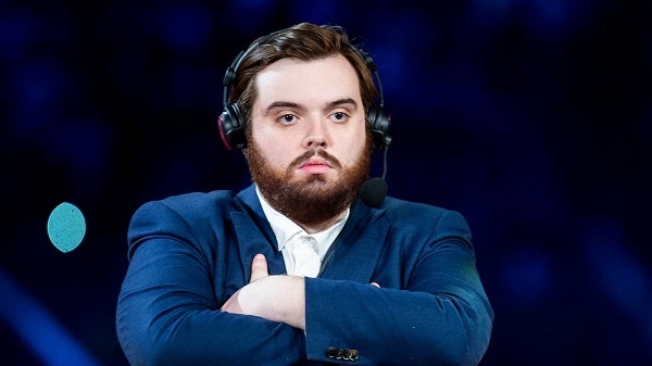 Famoso streamer se burla del Kun Agüero por el penal errado