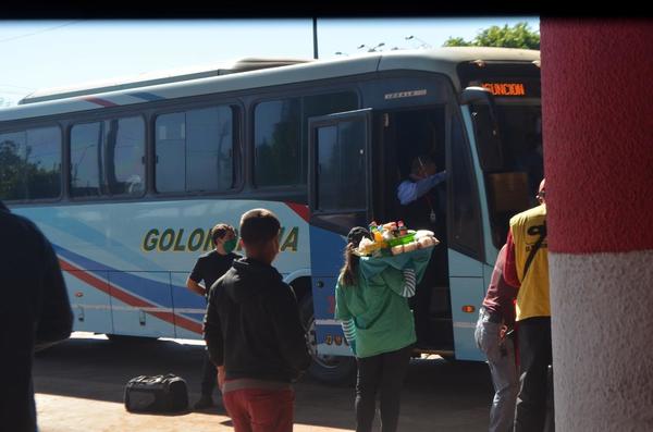 Día de las Madres; Considerable aumento en el flujo de vehículos y personas en la Terminal de Ómnibus – Prensa 5