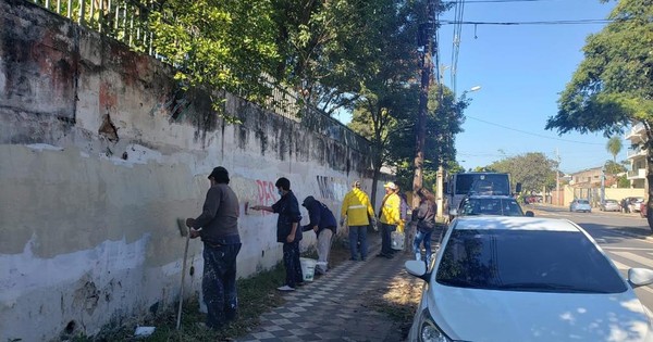 La Nación / Propaganda extemporánea: eliminan 50 pintatas electorales en Asunción