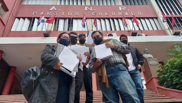 Presentan 100 pedidos de desafiliaciones de la ANR