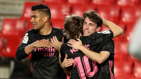 Real Madrid gana en Granada y mantiene la pugna con Atlético