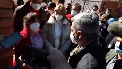 "Nos llaman héroes de blanco y nos pagan un millón o no nos pagan luego", denuncia enfermera que encaró a Mario Abdo - ADN Digital
