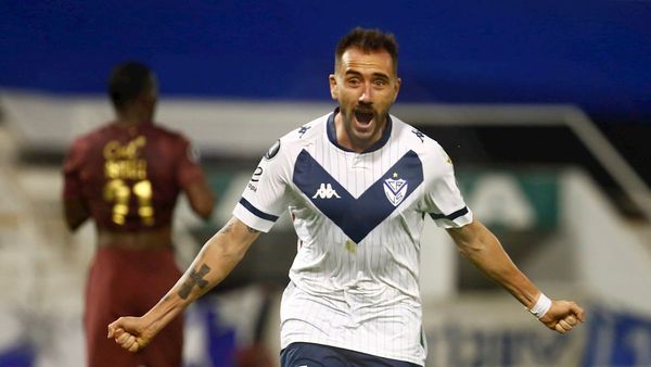 Vélez Sarsfield le saca el segundo puesto a la Liga de Quito