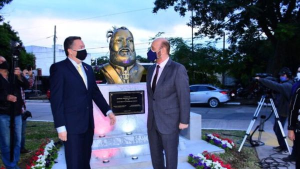 Escultura de Mariscal López en Formosa generó burlas y críticas