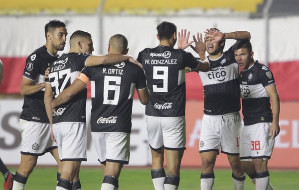 Triunfazo de Olimpia en La Paz y sigue más vivo que nunca en la Copa