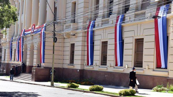 Destacan la bandera como símbolo de independencia más allá de mayo