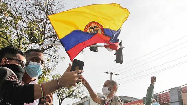La calma vuelve a Colombia y Gobierno busca negociar