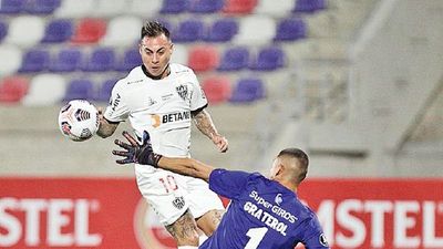 Atlético Mineiro toma la punta en el grupo de Cerro