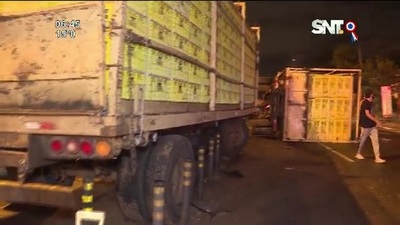 Túnel Semidei: Vuelco de camión con pollos - SNT