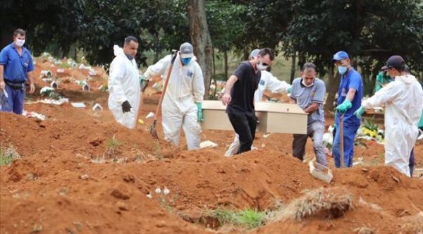 Brasil supera las 430.000 muertes y camina hacia los 15,5 millones de casos