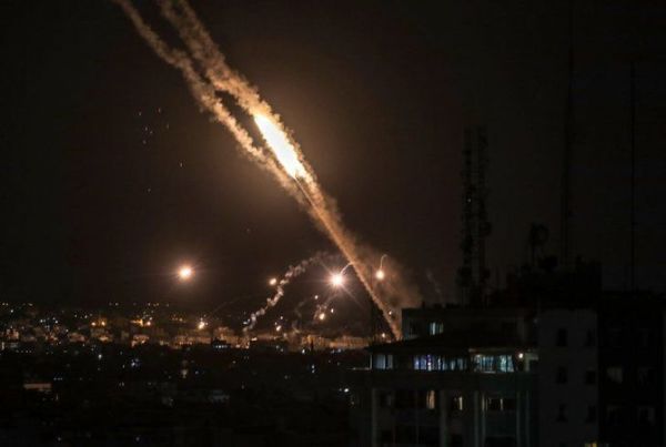 Israel intensifica ofensiva en Gaza, pero detiene invasión terrestre