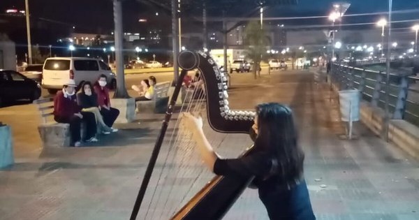 La Nación / Ejemplo de superación: fue abandonada por sus padres y ahora es una talentosa arpista
