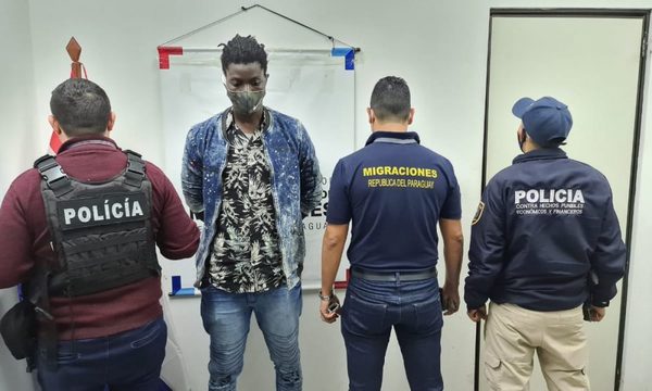 Expulsan a senegalés que habría utilizado pasaporte falso