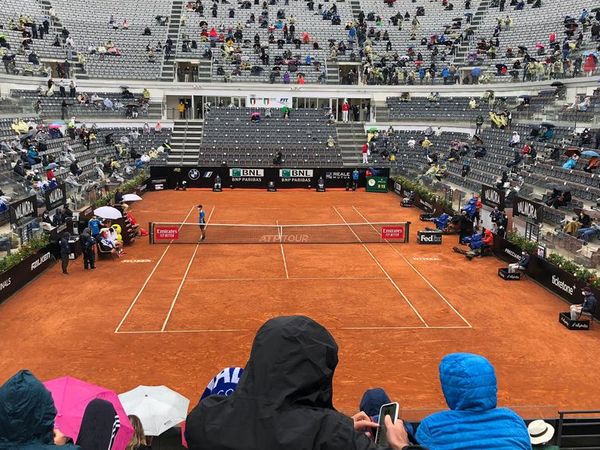 Djokovic-Tsitsipas, suspendido momentáneamente por lluvia - Tenis - ABC Color