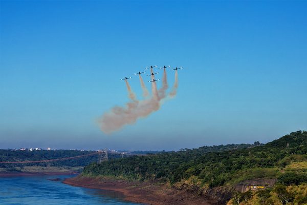 Aviones brasileños INVADIERON espacio aéreo paraguayo