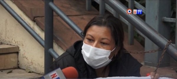 “Mi papá tiene derecho a vivir” Clamor de una hija que busca cama en UTI para su padre | Noticias Paraguay