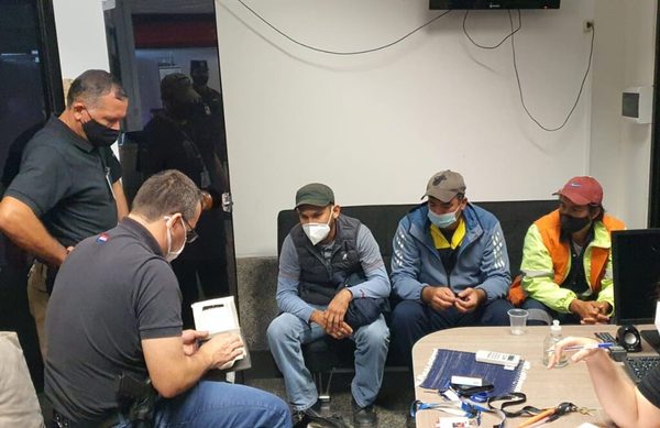Detienen a tres funcionarios de la Dinac por supuesto tráfico internacional de drogas | Ñanduti