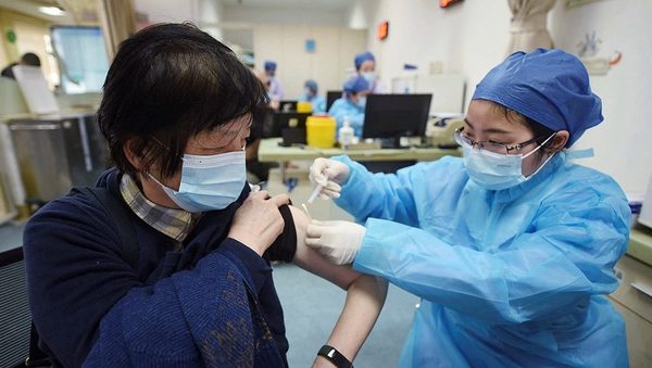 China apoya debate en la OMC para liberar patentes de vacunas