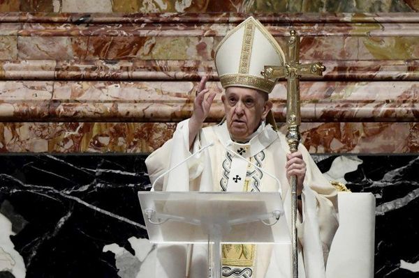 Papa insta a construir una sociedad inclusiva y solidaria en Paraguay