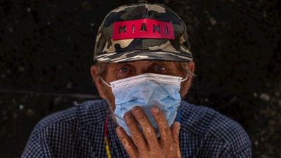 Dejar los tapabocas no sólo depende del nivel de vacunación, dice la OMS
