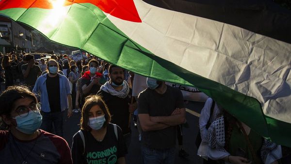 Personas cruzan la frontera a Israel en apoyo a los palestinos