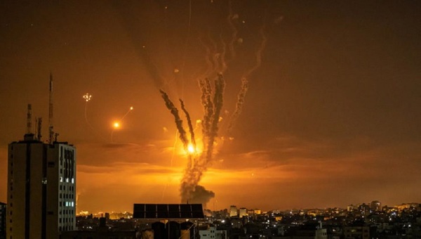 Mientras el mundo aboga por el diálogo: Continúa el intercambio de fuego entre Israel y Gaza