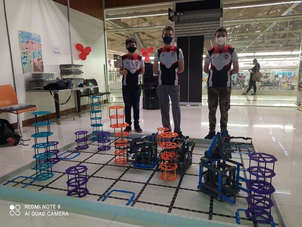 Robótica: campeones paraguayos se preparan para disputar mundial Vex World 2021 - Nacionales - ABC Color
