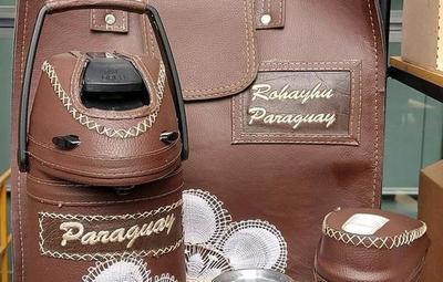 Productos de internos en feria de artesanía